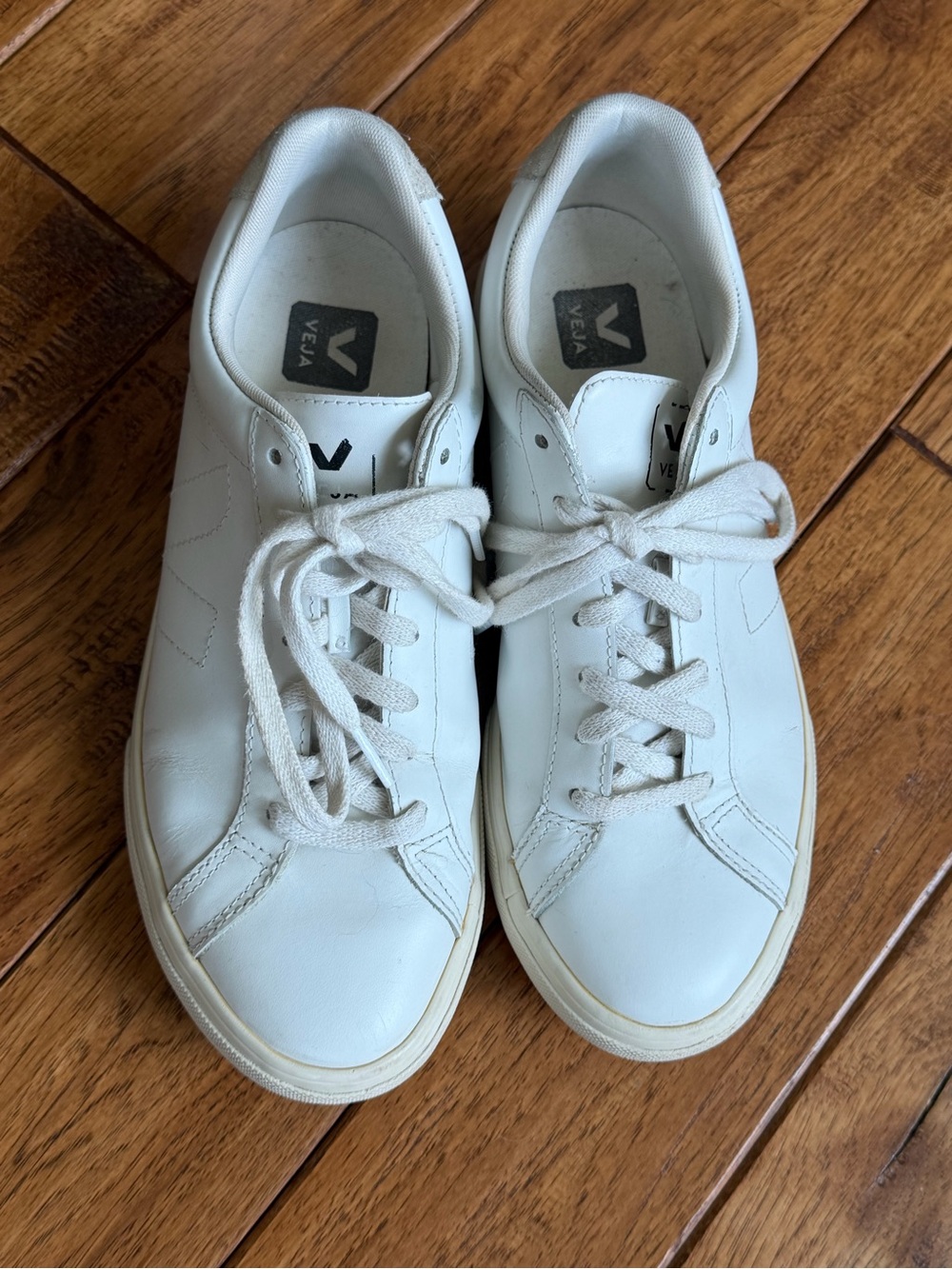Veja Esplar White Leather Low-Top Sneakers - Picture 2 of 4
